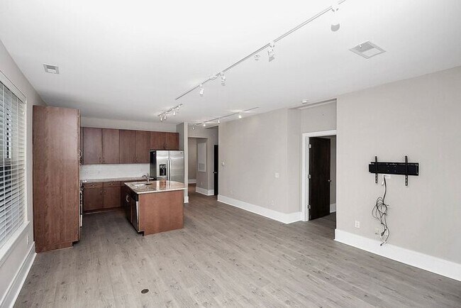 Building Photo - Industrial Corner 2BD/2BA Condo at Steelhaus in Plaza Midwood!