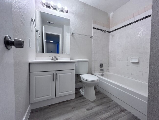 Building Photo - 10431- 10433 El Mercado Drive