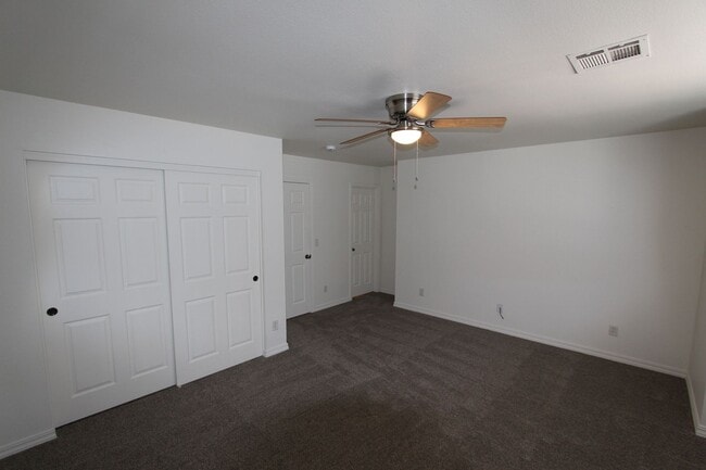 Building Photo - Spacious Bellemont Townhome | 3 Bedrooms + Private Fenced Yard