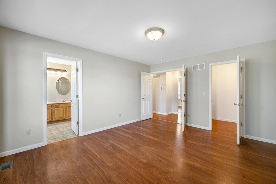 Building Photo - 1583 Briarchase Dr