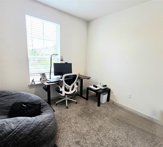 Building Photo - 2041 Rosin Jaw Walk