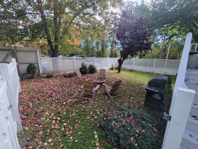 Building Photo - 33 Pigeon St