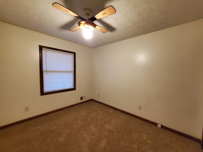 Building Photo - Great location and Schools