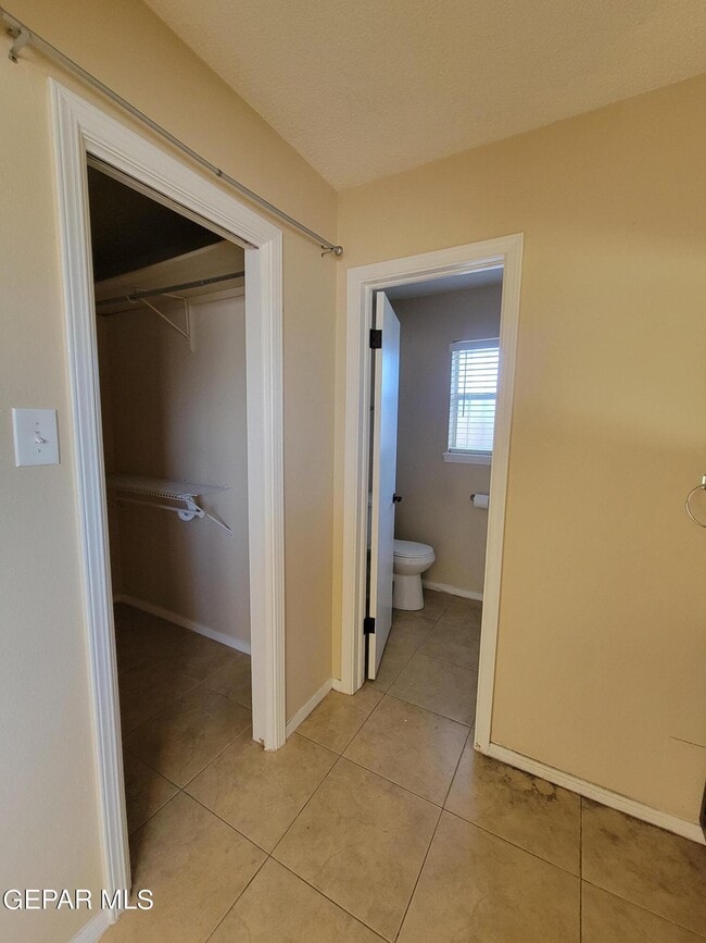 Building Photo - 305 Garden Grove Ln
