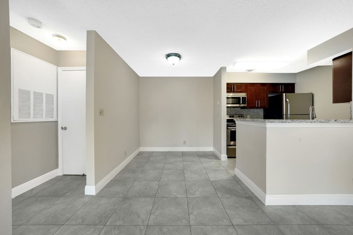 Building Photo - 2926 S University Dr