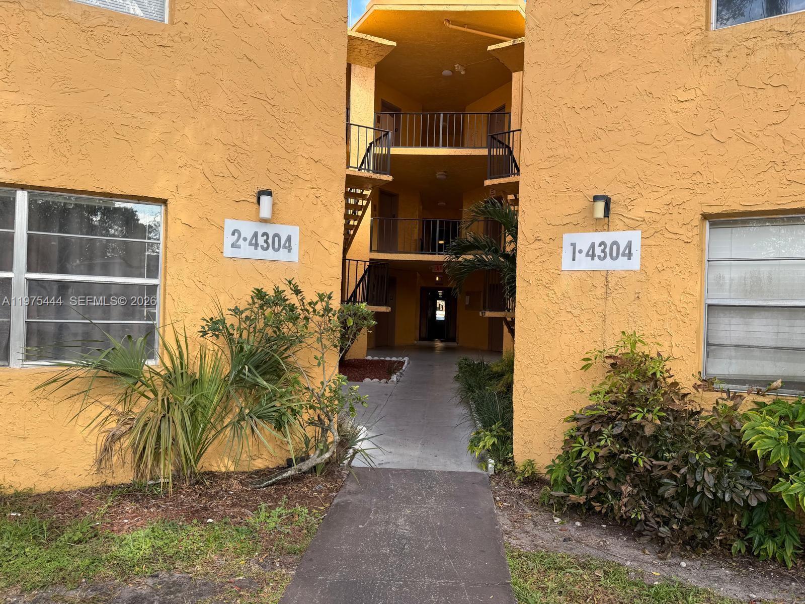 Building Photo - 4304 NW 9th Ave