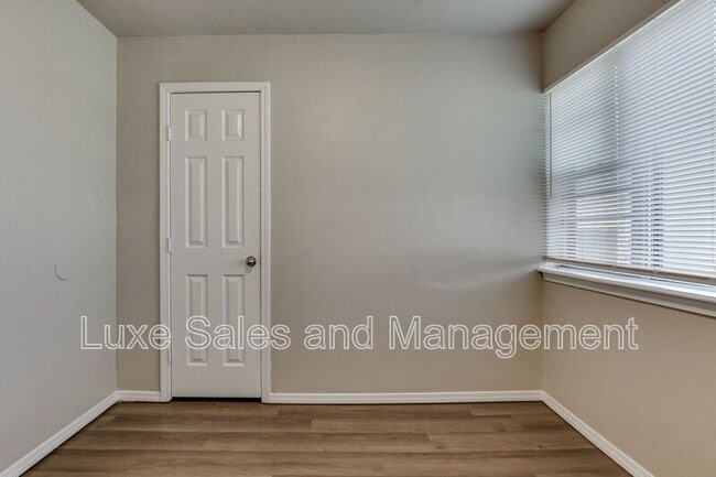 Building Photo - 1005 SW 63rd St