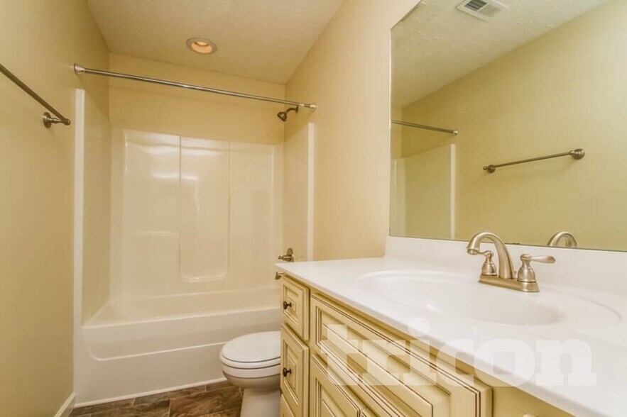 Building Photo - 1020 Niagra Way