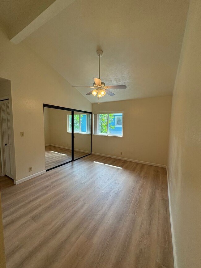 Building Photo - $3,000 / 2-BR / 2-BATH Townhouse with 1 pa...