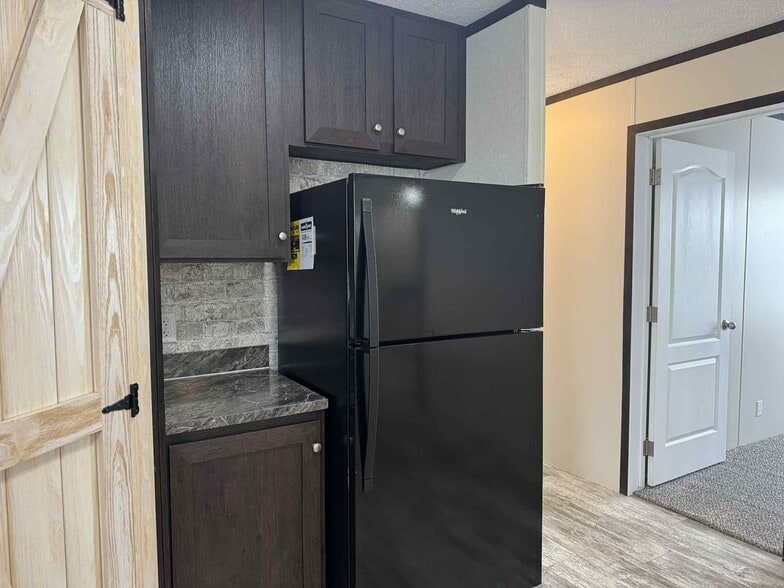 Building Photo - 48583 Pineview Dr