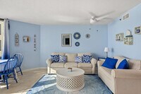 Building Photo - 9850 S Thomas Dr