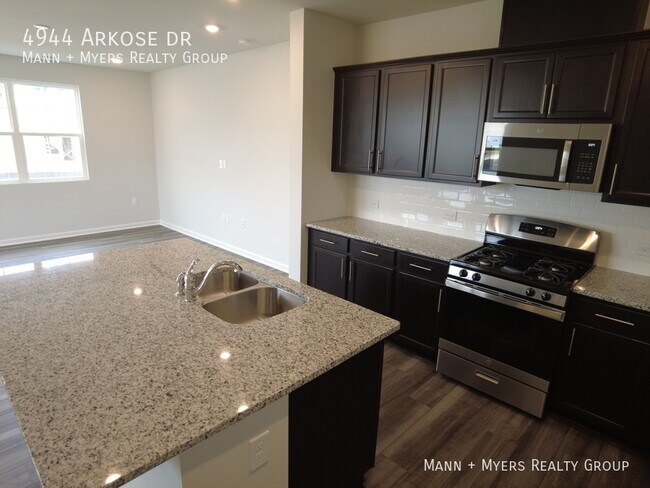 Building Photo - 4944 Arkose Dr