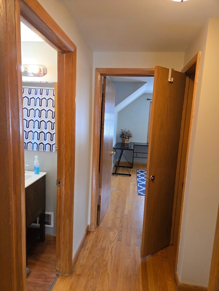 Upper Bath - 849 County Road K