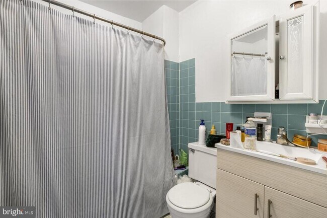 Building Photo - 515 S 6th St