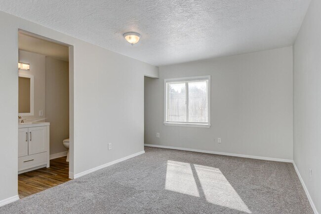 Building Photo - Dewey Duplex