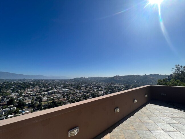Building Photo - Beautiful Home in the Hills of Los Angeles