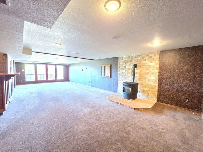 Building Photo - $3,495 - 5 Bed / 4 Baths Stunning Northwood Home with Views
