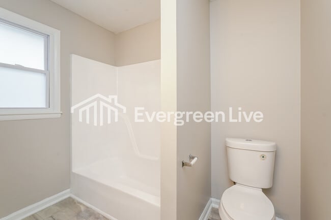 Building Photo - 904 Gordon St