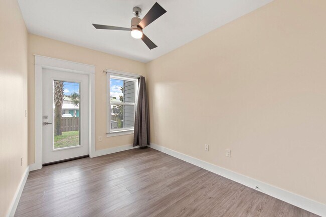 Building Photo - Luxury 3 Bedroom Townhouse on Okaloosa Island!