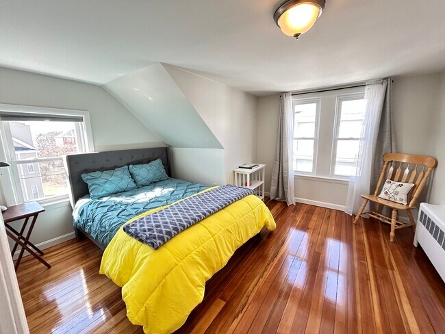 Building Photo - 16 Lewis Ave