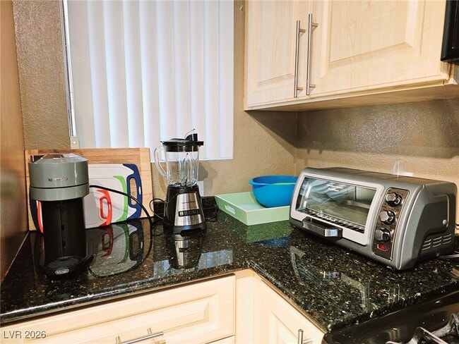 Building Photo - 220 E Flamingo Rd