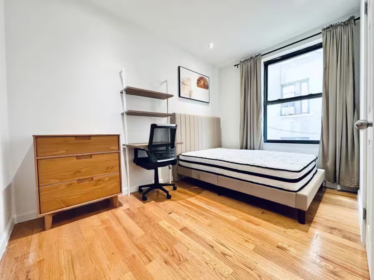 Building Photo - Furnished room/NOT APARTMENT