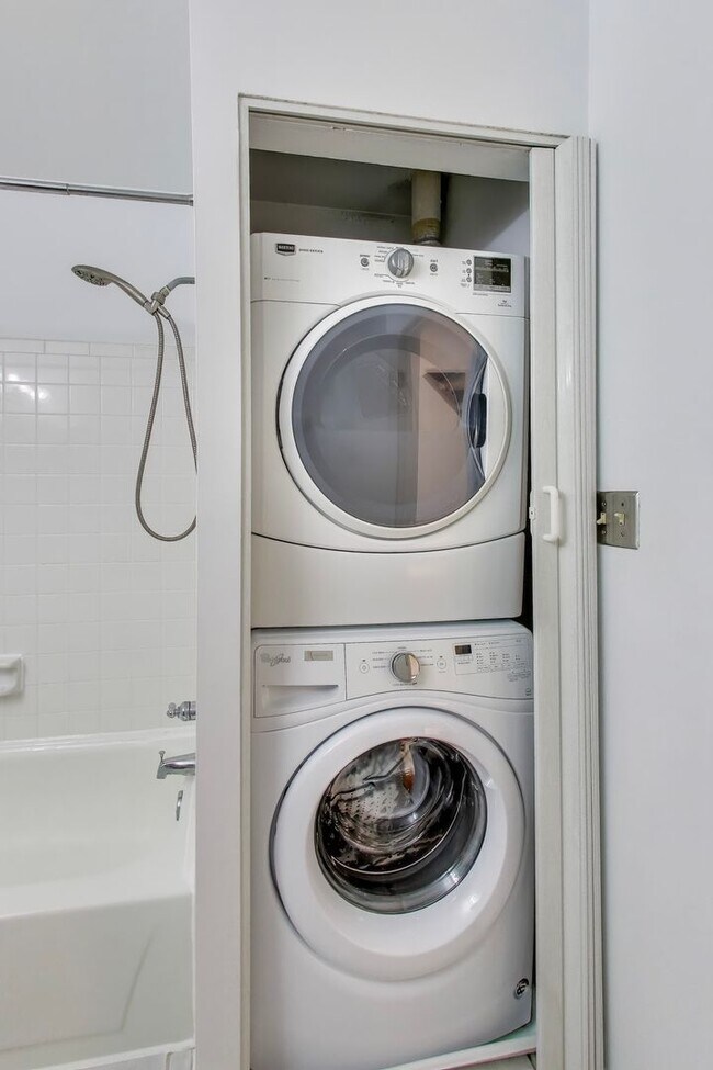 Building Photo - Top Floor 1-2 bed w/ a loft [ can be a 2nd BEDROOM] plus  1.5 Baths and SECURE GARAGE SPACE