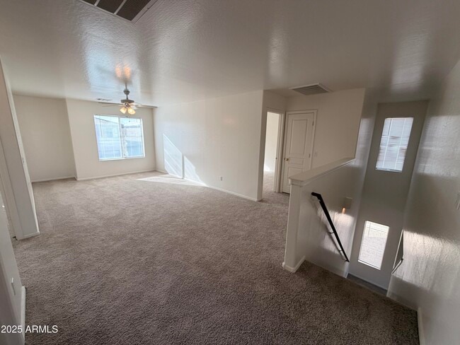 Building Photo - 422 E Saddle Way