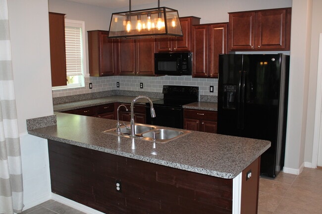 Building Photo - 10537 Lake Montauk Dr