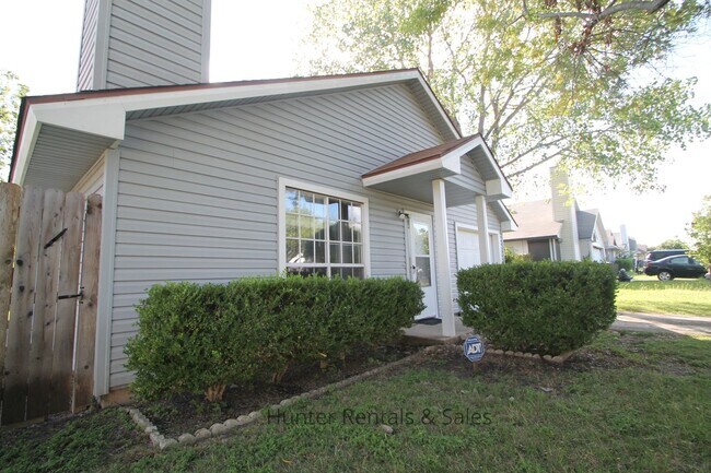 Building Photo - Willowsprings Two Bedroom Cutie!
