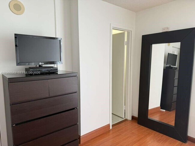 Building Photo - 17011 N Bay Rd