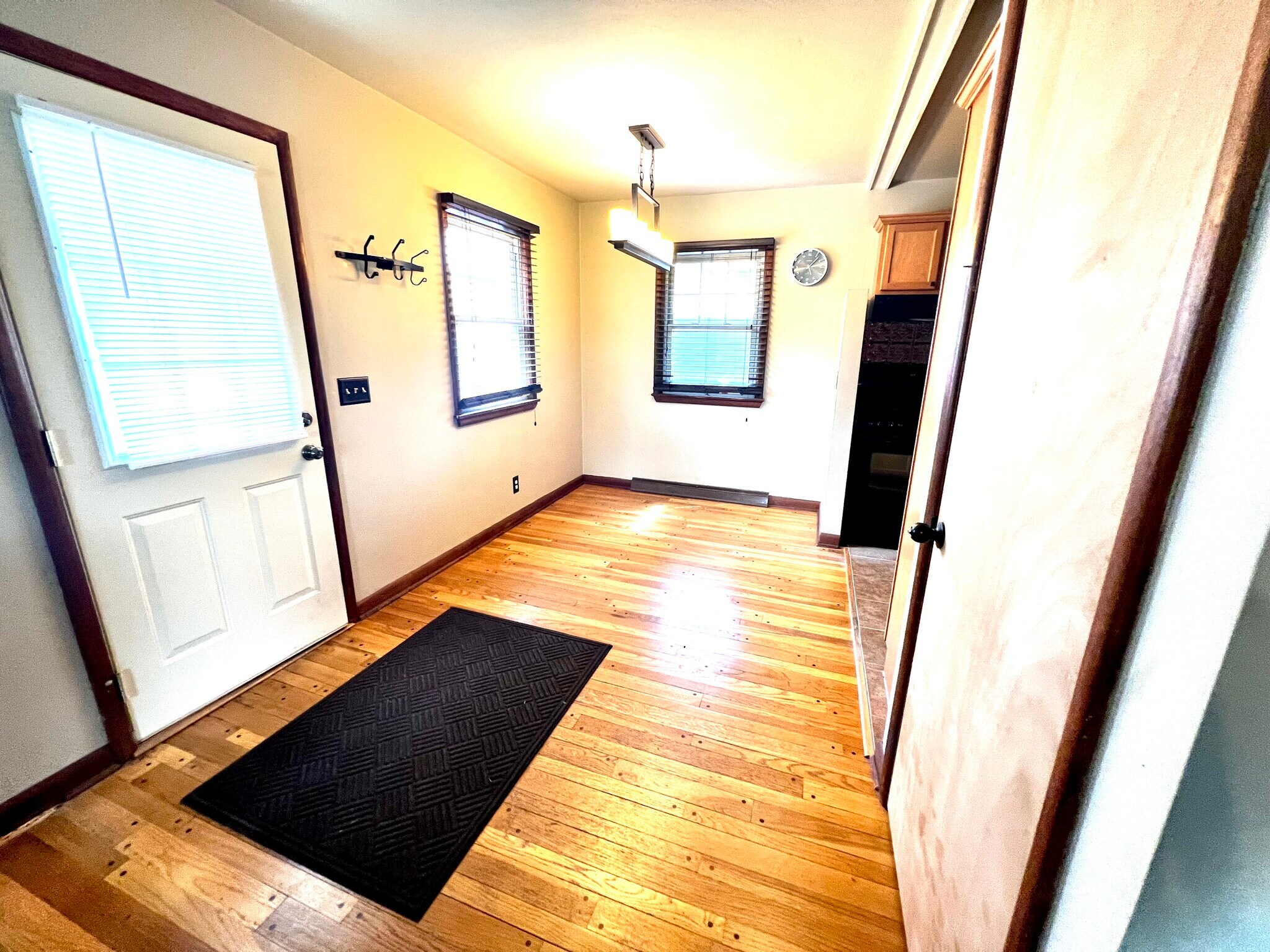 Building Photo - 1160 W Stover St