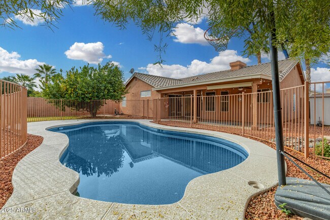 Building Photo - 15221 N 87th Dr