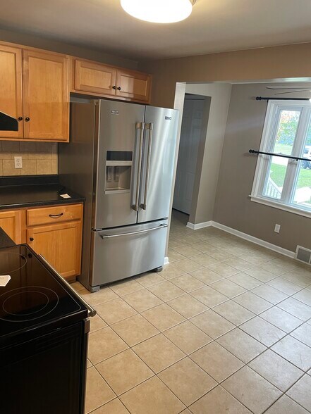 Building Photo - 165 Boncroft Dr