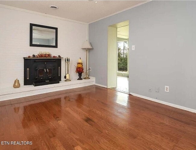 Building Photo - 128 Farlow Dr