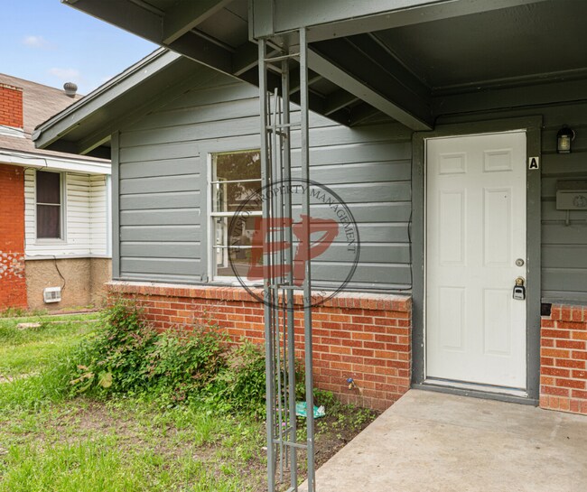 Building Photo - 1920 Lyle Ave