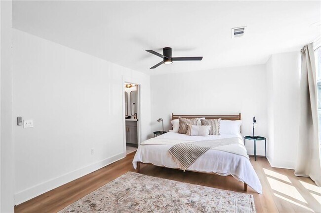 Building Photo - 1210 Cleburne Ave NE