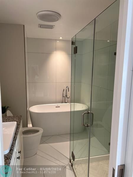 Building Photo - 327 Lancaster St