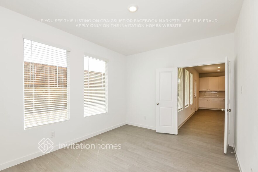 Building Photo - 325 Sedalia Trl