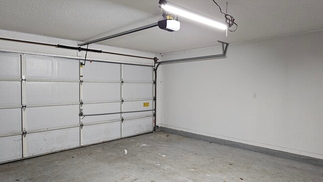 Building Photo - 406 Parkwood Pl