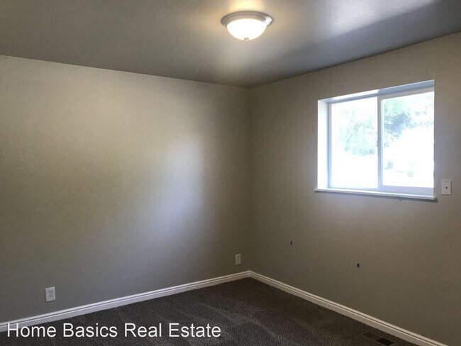 Building Photo - 601 Monterey Dr