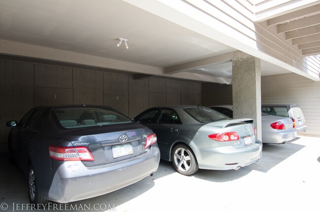 Building Photo - Marquam Trail Apartments