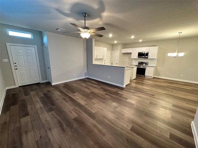 Building Photo - 9732 Grosbeak Ln