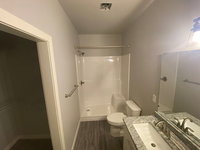 Building Photo - Updated 3 bed, 2 bath Horace Home!!