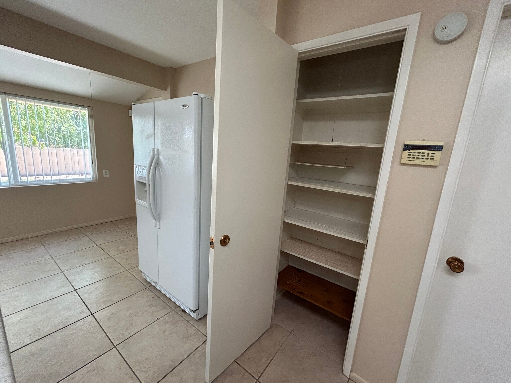 Building Photo - 10615 W Cheryl Dr
