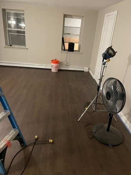 Building Photo - 17 Grand St