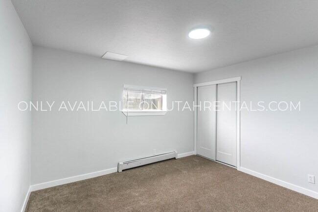Building Photo - 1855 N 550 W