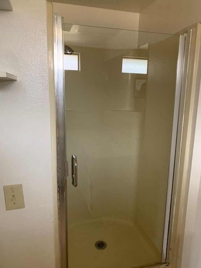 Building Photo - Beautiful 2 Bedroom 2 1/2 Bathroom Van Nuy...