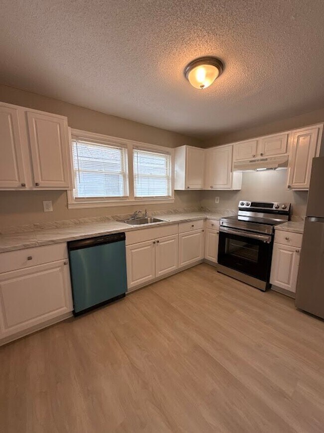 Building Photo - 2 bed 2 bath in Atlanta!