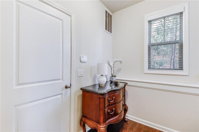 Building Photo - 2616 Vintage Dr